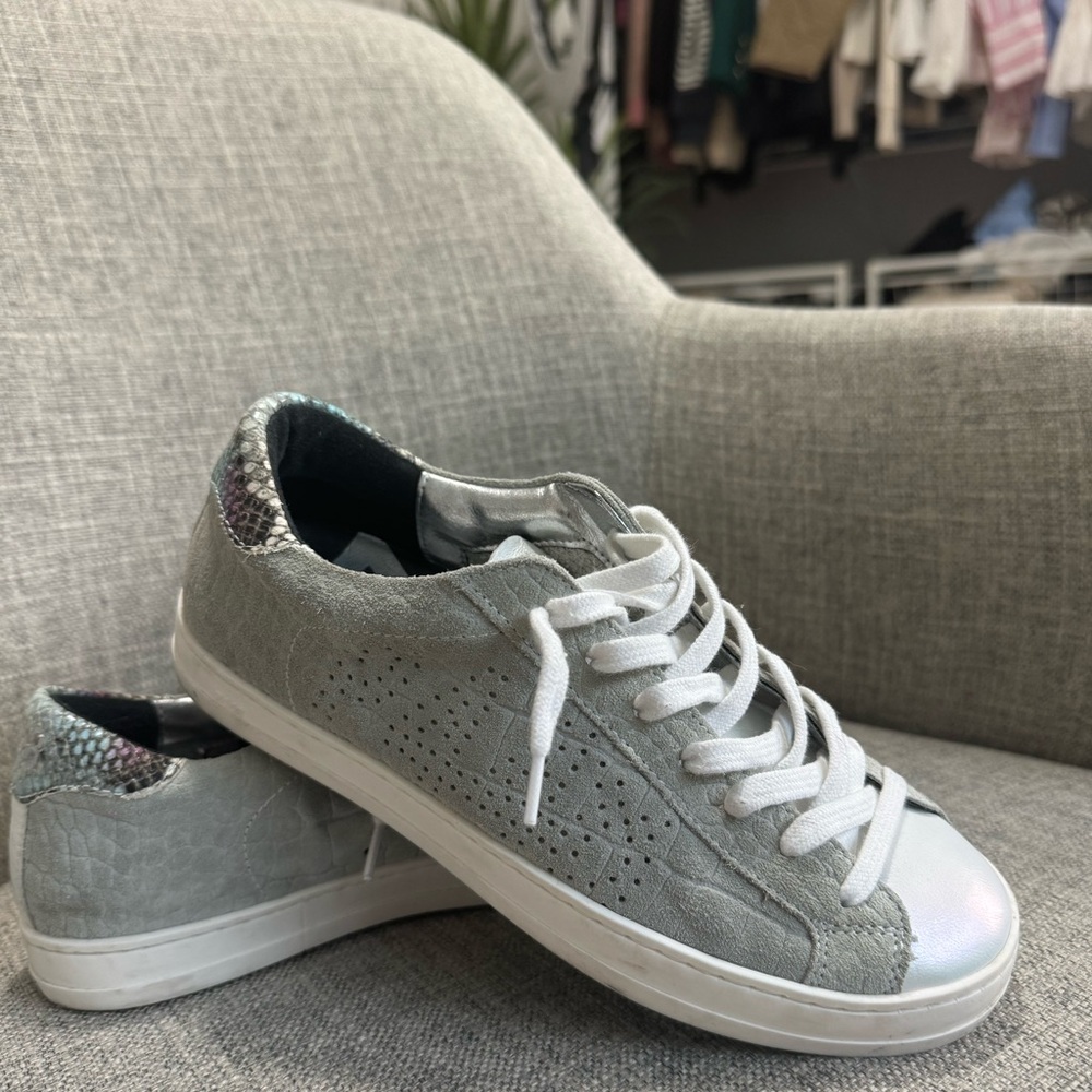 P448 shoes